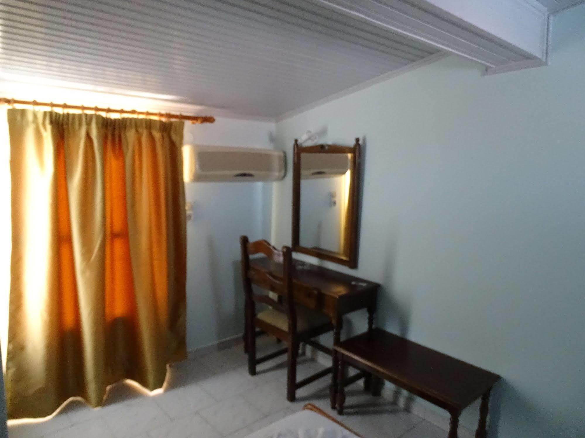 Hotel Mariona Питагорио Екстериор снимка