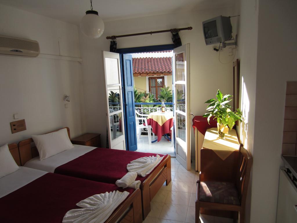 Hotel Mariona Питагорио Екстериор снимка