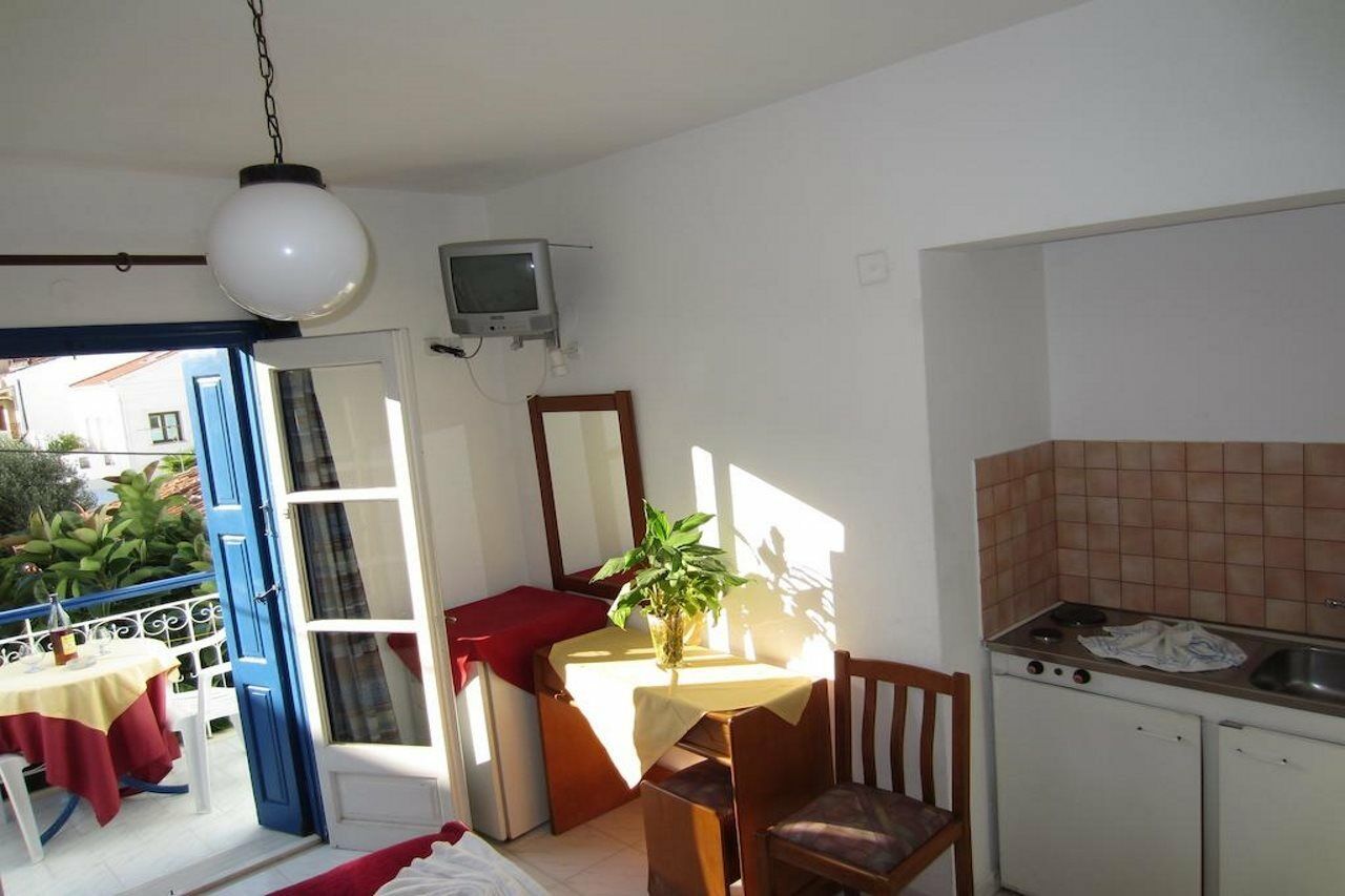 Hotel Mariona Питагорио Екстериор снимка