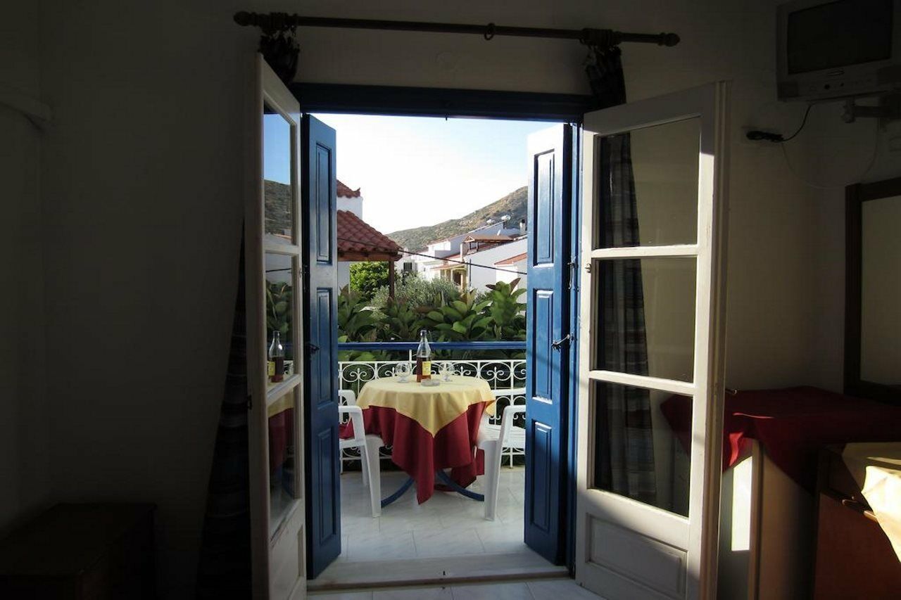 Hotel Mariona Питагорио Екстериор снимка