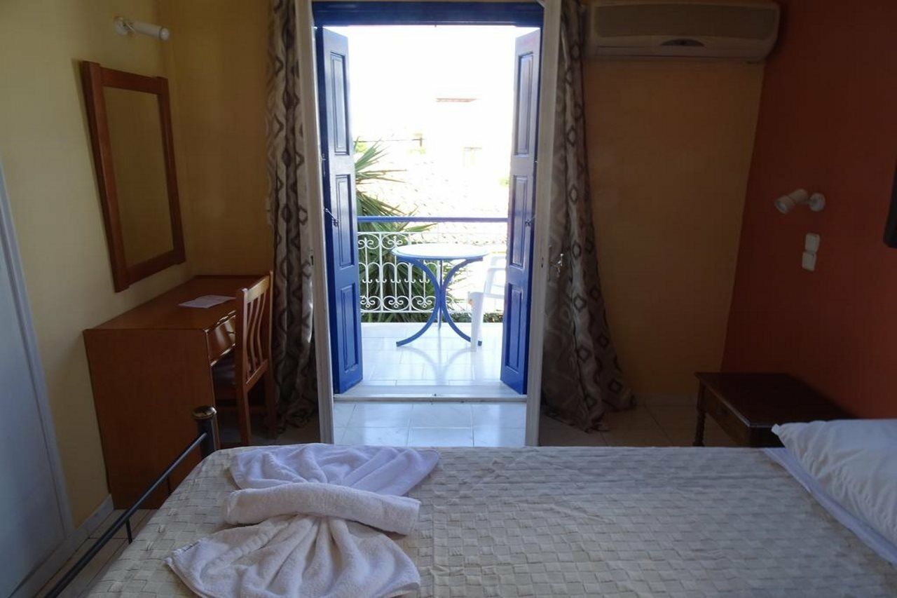 Hotel Mariona Питагорио Екстериор снимка